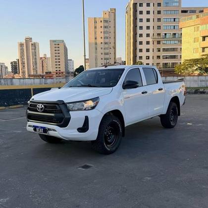 TOYOTA HILUX 2.8 D-4D TURBO DIESEL CD POWER PACK 4X4 MANUAL TOYOTA HILUX 2.8 D-4D TURBO DIESEL CD POWER PACK 4X4 MANUAL